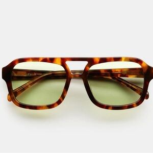 VEHLA DIXIE SUNGLASSES - TORT/SAGE - NWT